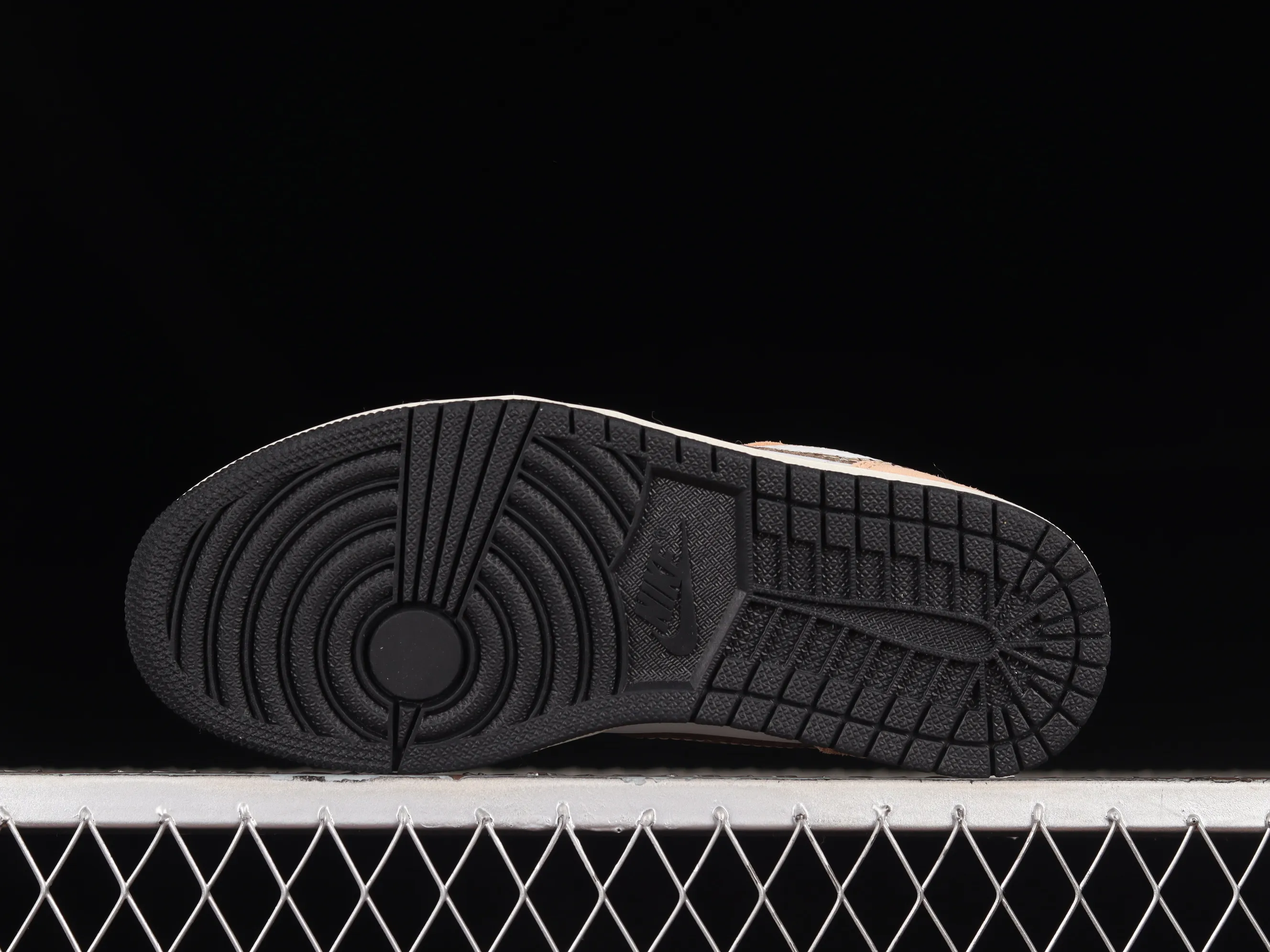 All categories Air Jordan Jordan series basketball shoes Air Jordan 1 Low Z version Air Jordan 1 Low AJ1 Joe 1 white and yellow burst pattern low-top cultural casual sneakers DZ4130-201